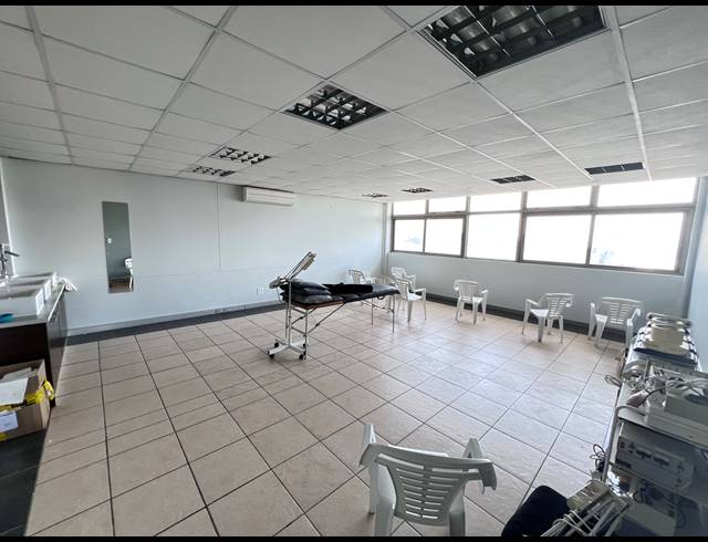 450M² OFFICE TO LET IN SALT RIVER